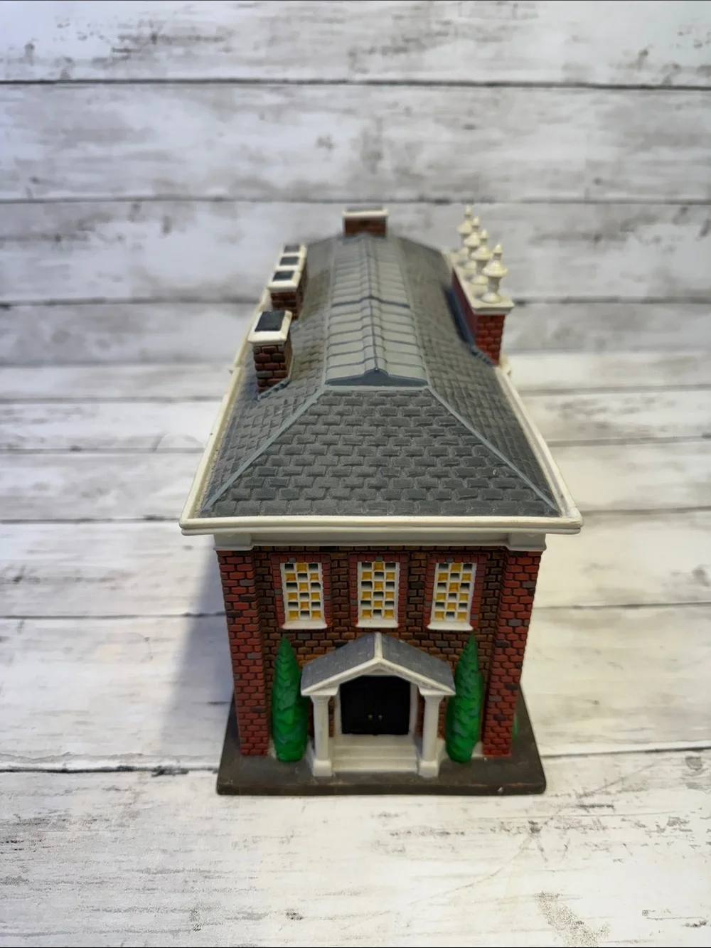 Dept 56 Kennsington Palace Christmas Village Read Description